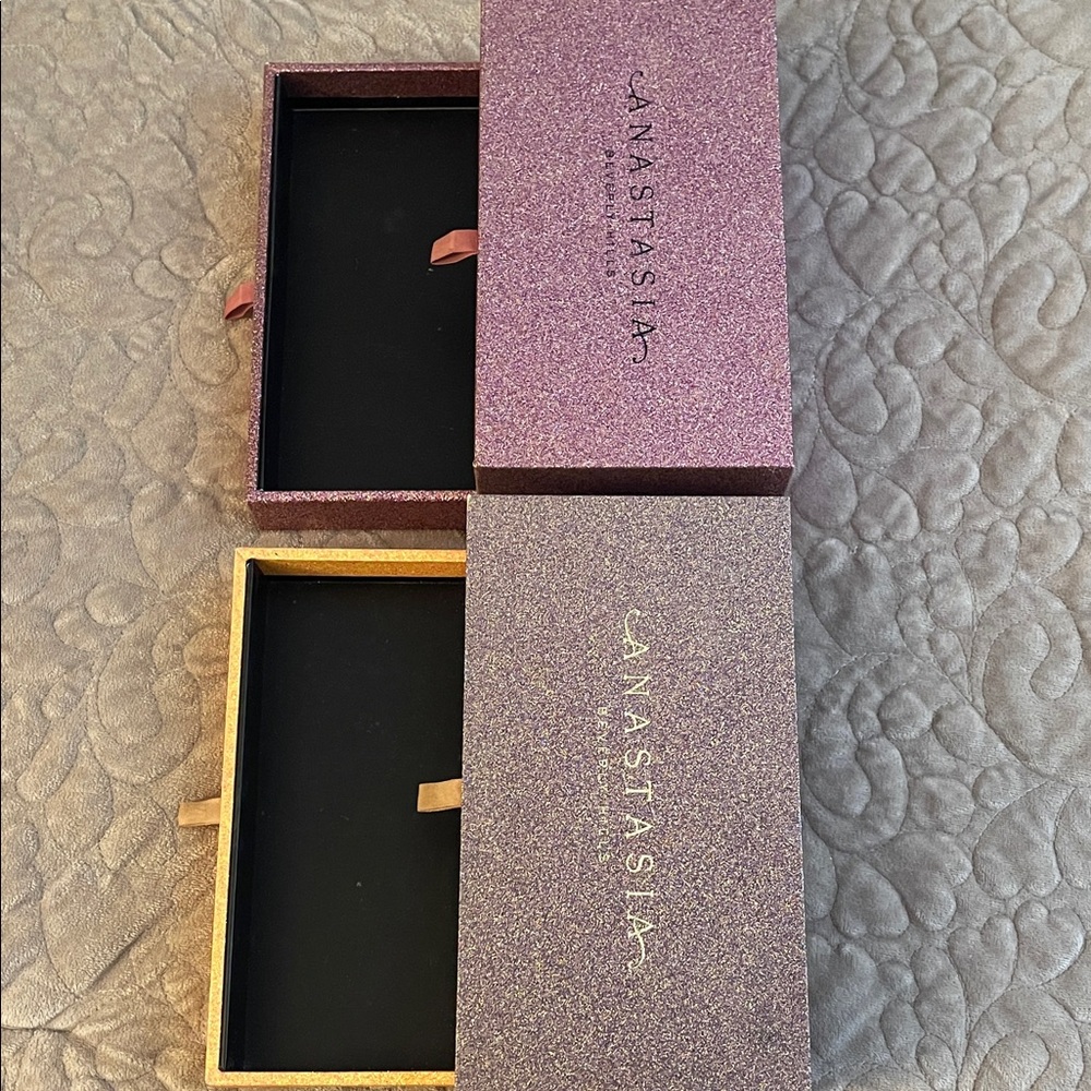 Anastasia Beverly Hills Glitter Makeup Storage Boxes - Picture 10 of 10